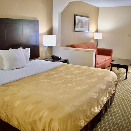 Quality Inn & Suites Пайн Блафф Экстерьер фото