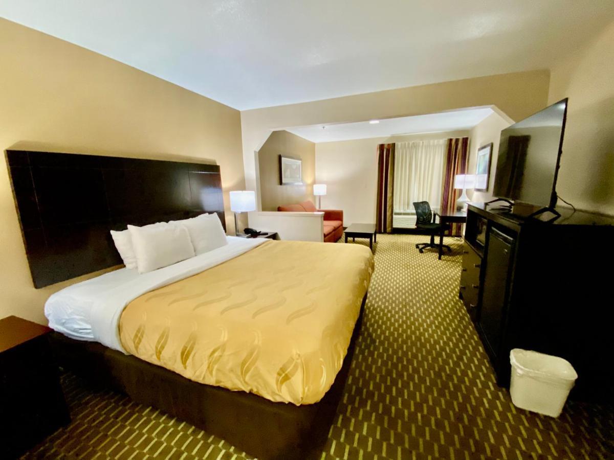 Quality Inn & Suites Пайн Блафф Экстерьер фото