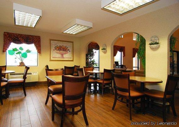 Quality Inn & Suites Пайн Блафф Ресторан фото